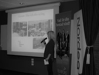 Maria presenterar homestyling på Nordeas kundevent 2015